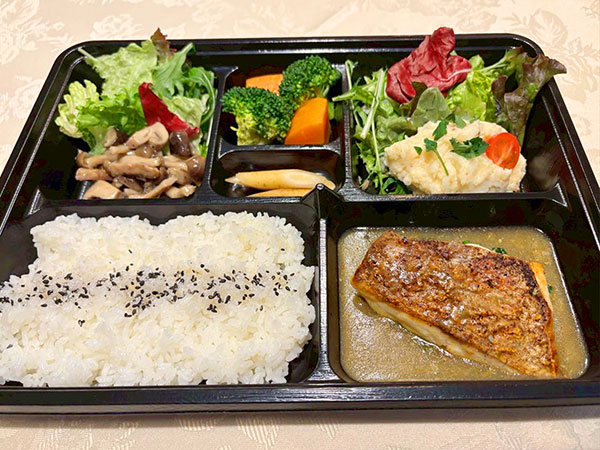 鮮⿂鉄板焼弁当